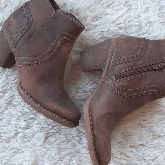 Clarks Shoes - NWOB Clarks Artisan Carleta Paris Burnished Zip-Up Leather Bootie US 5 1/2